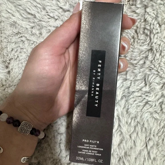 Fenty Beauty Pro Filt'r Soft Matte Foundation - Tan Shade 230 - Picture 4 of 4